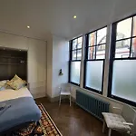 Boutique Linden Gardens 1St Floor And Loft Apartments