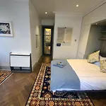 Boutique Linden Gardens 1St Floor And Loft Apartments