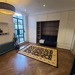 Boutique Linden Gardens 1St Floor And Loft Apartments