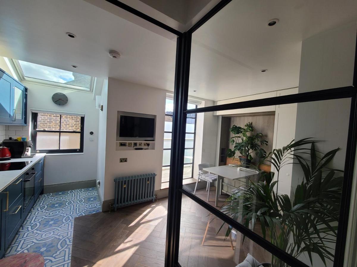 Boutique Linden Gardens 1st Floor And Loft Apartment London
